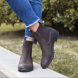 Duchess Chelsea Ankle Boots